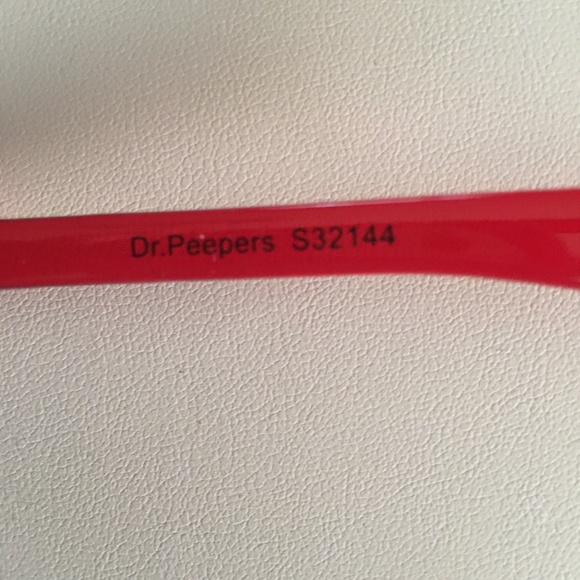 Host Pick: Dr. Peepers Cats Eye Sunglasses - Picture 3 of 3